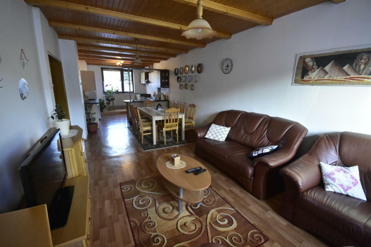 Privat Bea Apartment Podturen ภายนอก รูปภาพ